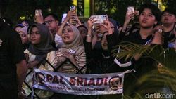 Sal Priadi Ajak Penggemar Larut di The Storytelling Night