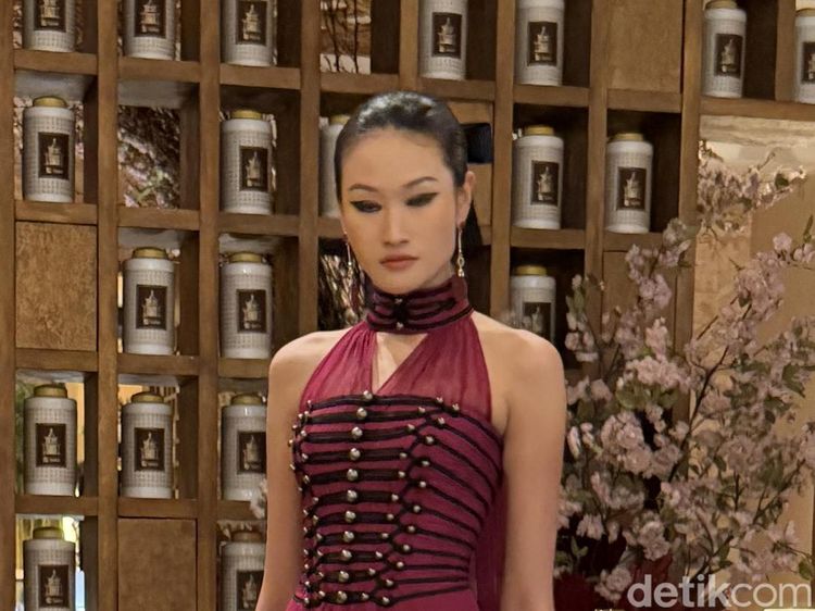 Foto: Persembahan Sebastian Gunawan Signature untuk Koleksi Imlek 2026