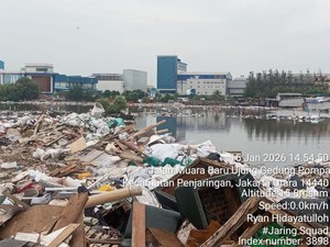 Viral Tumpukan Sampah di Tanggul Muara Baru Jakut, Pemkot Turun Tangan