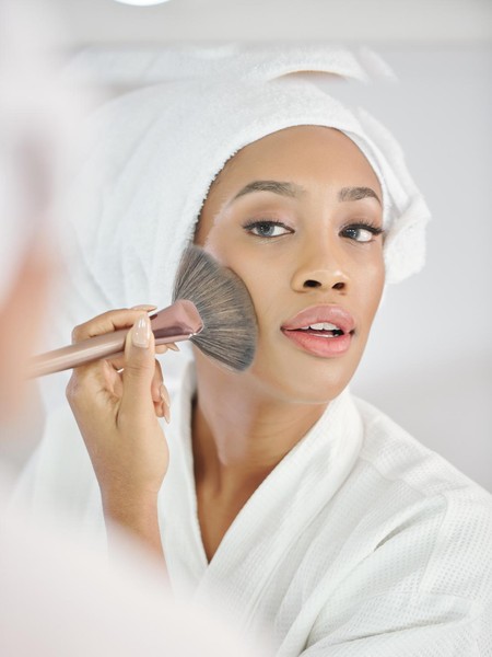 Masuk Usia 40? Ini Skincare dan Makeup Wajib agar Kulit Tetap Kencang