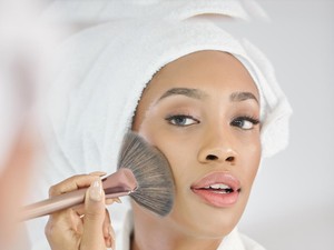 Masuk Usia 40? Ini Skincare dan Makeup Wajib agar Kulit Tetap Kencang