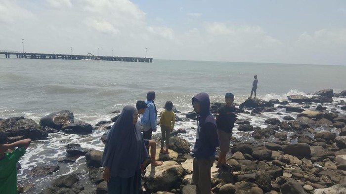 Anak tenggelam di belakang Satadion Barombong Makassar.
