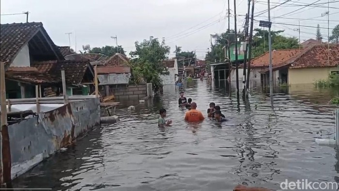 Kota Pekalongan Banjir, 1.472 Warga Mengungsi