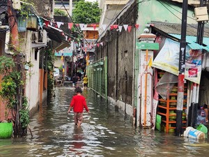 Update Banjir Jakarta: 36 RT-27 Jalan Terendam, 43 Orang Mengungsi