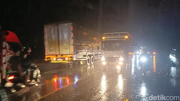 Banjir di Probolinggo Hujan Deras, Banjir Meluas Hingga 7 Kecamatan di Kabupaten Probolinggo, Jalur Pantura Probolinggo Macet