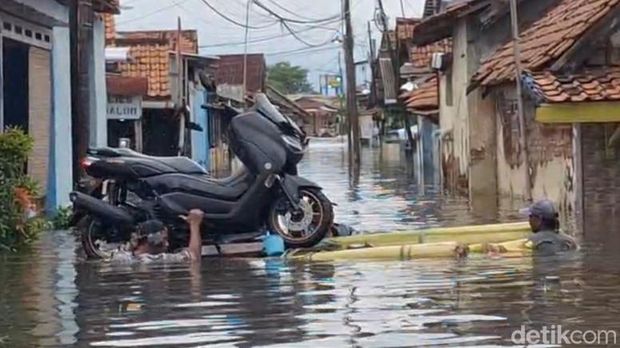 Banjir di Tirto Pekalongan Suasana banjir di Tirto, Pekalongan, Minggu (18/1/2025).
