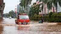 4 RT dan 12 Ruas Jalan di Jakut Masih Terendam Banjir Malam ini