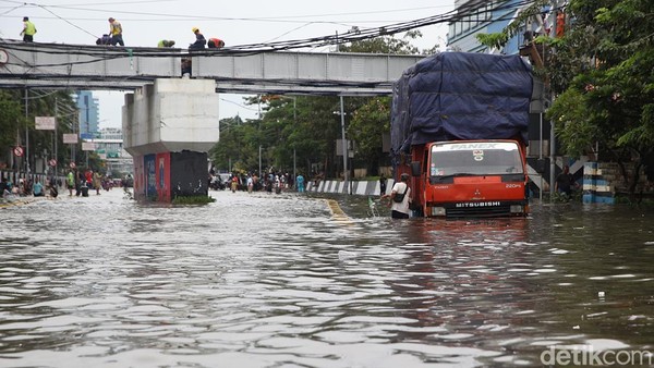 Banjir Kembali Rendam Gunung Sahari, Akses Mangga Dua Terputus