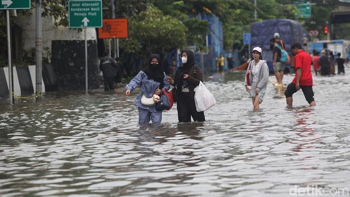 Banjir Kembali Rendam Gunung Sahari, Akses Mangga Dua Terputus