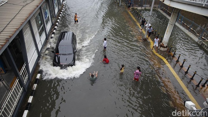 Banjir Kembali Rendam Gunung Sahari, Akses Mangga Dua Terputus