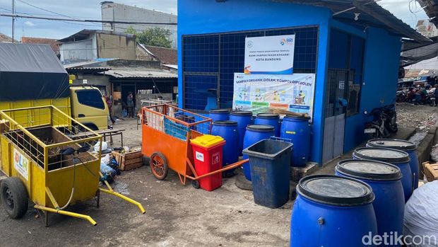 Bank Sampah di Pasar Kosambi, Kota Bandung.