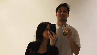 Seru! Hanggini dan Suami Kompak Jajan Matcha dan Ngemil Kue di Kafe Cantik