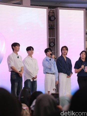 HIGHLIGHT Makan Nasi Padang sebelum Konser Malam Minggu di PIK 2