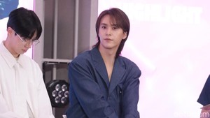 Momen Son Dongwoon di salah satu sesi chit-chat.