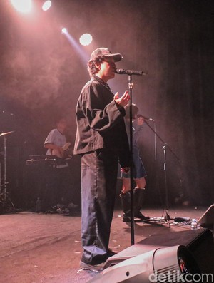 Hindia Ciptakan Malam Penuh Emosi di M Bloc Space