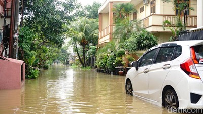 Hujan Dini Hari Picu Banjir di Villa Indah Permai Bekasi