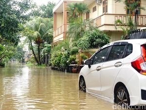 Hujan Dini Hari Picu Banjir di Villa Indah Permai Bekasi
