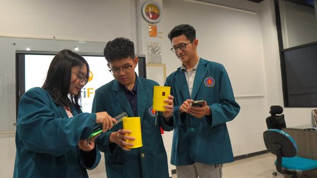 Jatim Moncer Mahasiswa Ubaya Ciptakan Alat Uji Kemurnian BBM Cegah Oplosan