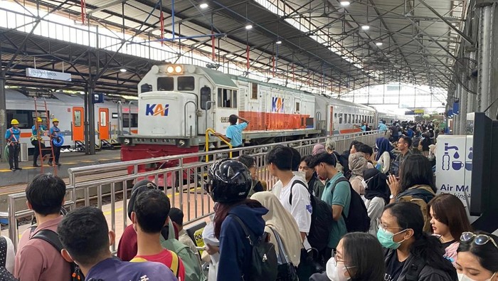 16 Perjalanan KA Dibatalkan hingga Besok, Ini Daftarnya