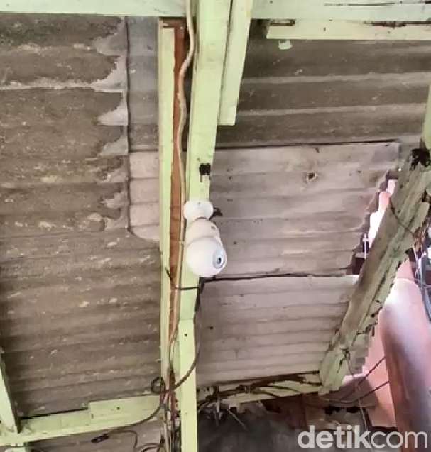 Kamera CCTV dipasang di kampung padat penduduk di Kebon Kacang, Tanah Abang.