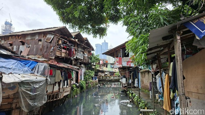 Tahannya Warga Kampung Riverside Tanah Abang: Cuci-Masak Pinggir Kali