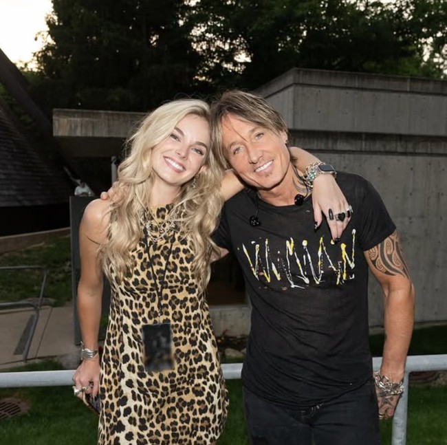 Penyanyi Muda Ini Disebut Pacar Baru Keith Urban, Beda Usia 32 Tahun Disorot