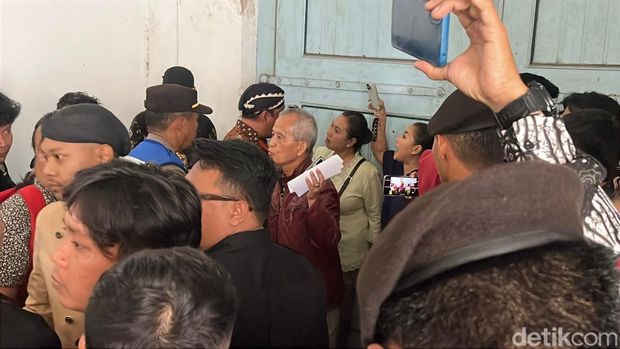 Keributan terjadi di Keraton Solo, Minggu (18/1/2026).