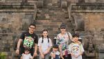 Foto Liburan Keluarga Anang Ashanty di Candi Borobudur dan Nepal van Java