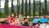 Tur Volkswagen meamng salah satu aktivitas populer saat berwisata di Magelang, Jawa Tengah. Traveler bisa nih seru-seruan seperti Ashanty dan keluarga.  (Instagram/ashanty_ash)