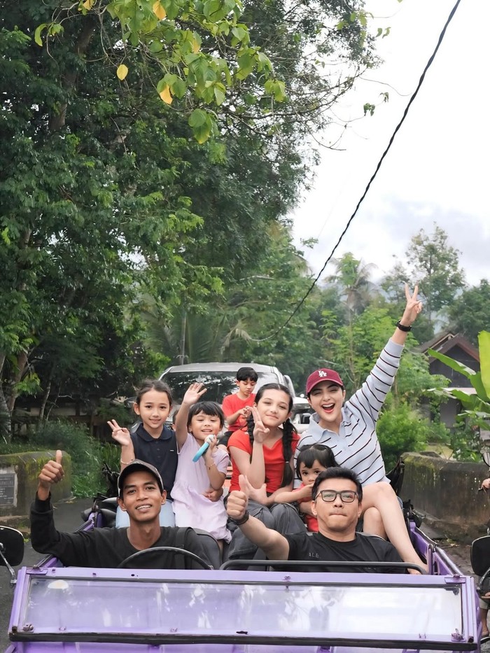 Liburan Keluarga Anang Ashanty di Magelang