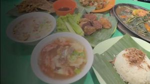 Video Menyantap Lalapan sampai Kalap, Sambal-Nasi Uduknya Juara!