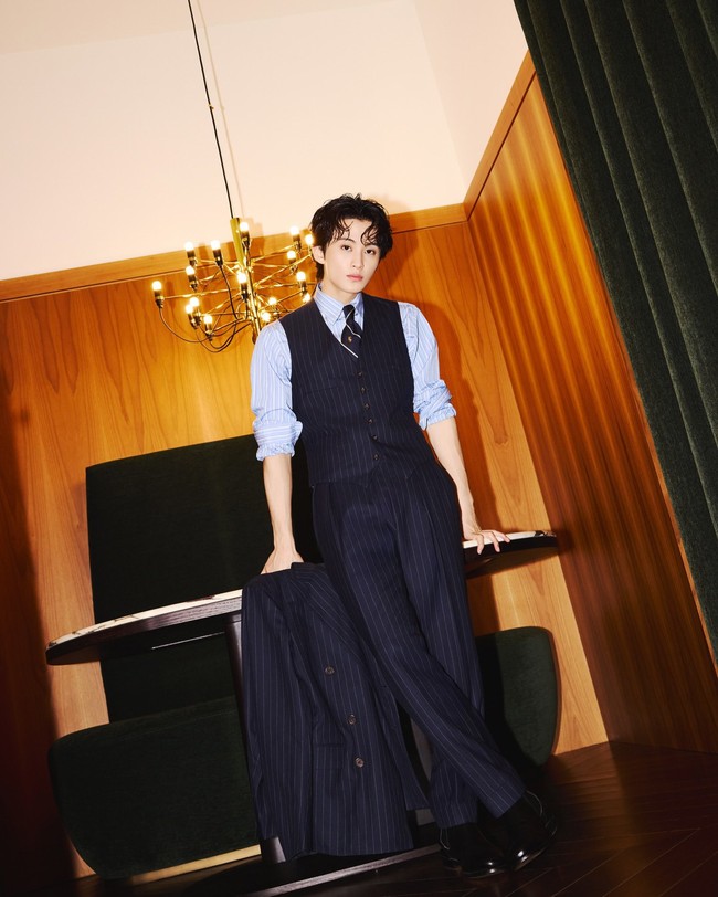 Interaksi Mark NCT dengan CEO Ralph Lauren, Patrice Louvet tak luput dari sorotan penggemar. Aktor dan model Hong Kong, Jeffrey Ngai juga membagikan foto kebersamaannya dengan pelantun Chiller itu di Instagram. Foto: Instagram