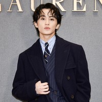 Acara ini juga dihadiri sederet artis Hollywood termasuk Tom Hiddleston, Nick Jonas, dan Liam Hemsworth yang datang bersama kekasihnya Gabriella Brooks. Foto: Instagram