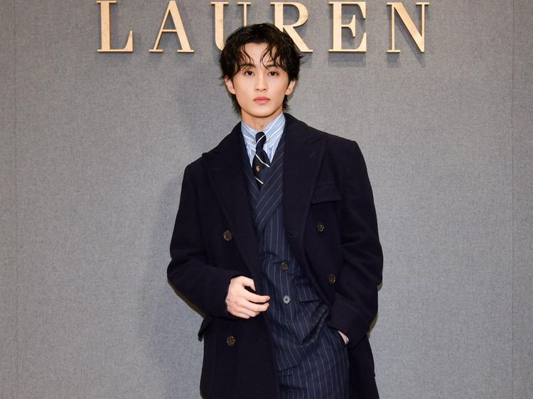Pesona Mark NCT Jadi Ralph Lauren Prince di Milan Fashion Week 2026