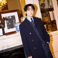 Penampilannya sontak viral menjadi perbincangan di media sosial. Para penggemar terpikat dengan aura Mark NCT yang dijuluki “Ralph Lauren Prince.” Foto: Instagram