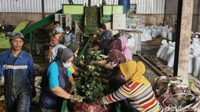 Mesin pengolah sampah di Pasar Caringin