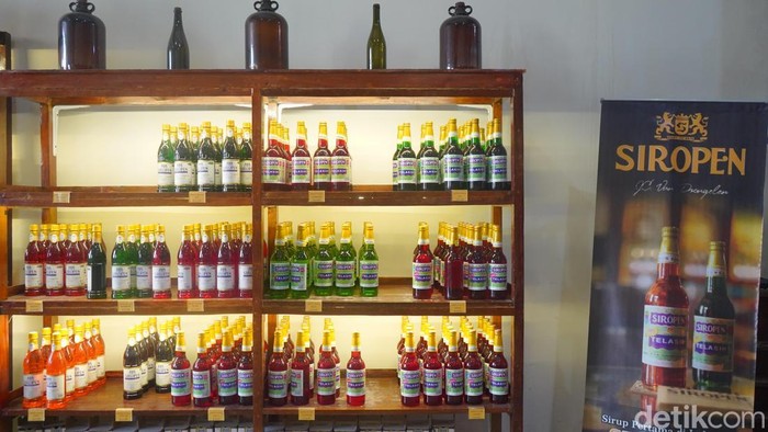 Pabrik Sirup Siropen Surabaya yang terletak di Kota Lama dikenal sebagai pelopor pabrik Sirup di Indonesia. Berdiri sejak 1923 Pabrik ini masih beroperasi dan menghasilkan produk yang menjadi kebanggaan kota Pahlawan