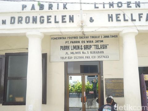 Pabrik Sirup Siropen Surabaya yang terletak di Kota Lama dikenal sebagai pelopor pabrik Sirup di Indonesia. Berdiri sejak 1923 Pabrik ini masih beroperasi dan menghasilkan produk yang menjadi kebanggaan kota Pahlawan
