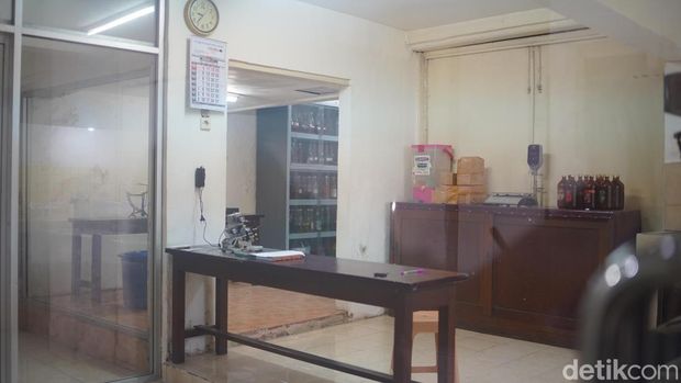 Pabrik Sirup Siropen Surabaya yang terletak di Kota Lama dikenal sebagai pelopor pabrik Sirup di Indonesia. Berdiri sejak 1923 Pabrik ini masih beroperasi dan menghasilkan produk yang menjadi kebanggaan kota Pahlawan