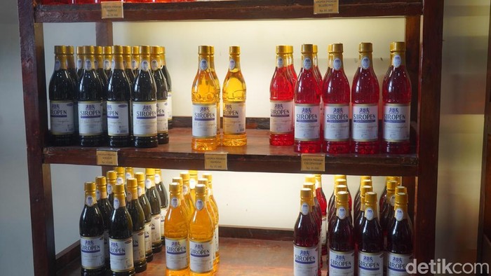 Pabrik Sirup Siropen Surabaya yang terletak di Kota Lama dikenal sebagai pelopor pabrik Sirup di Indonesia. Berdiri sejak 1923 Pabrik ini masih beroperasi dan menghasilkan produk yang menjadi kebanggaan kota Pahlawan