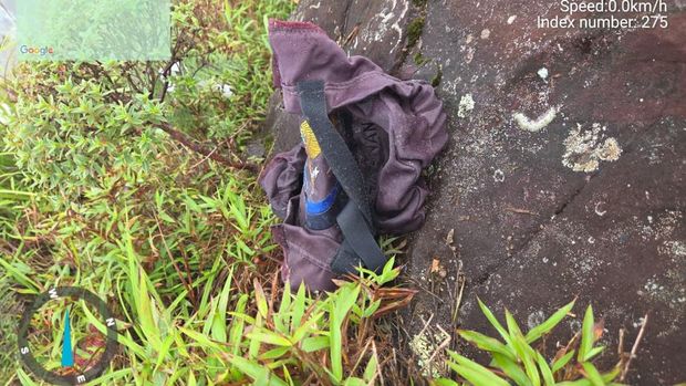 Penampakan serpihan pesawat ATR 42-500 yang jatuh di Puncak Bulusaraung.