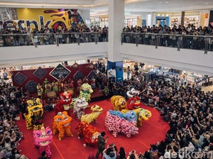 Sejarah! Atraksi Massal 15 Barongsai Lantai di Bandung