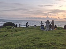 Menikmati Sunset dan Padang Rumput di Pantai Kutikan Tabanan
