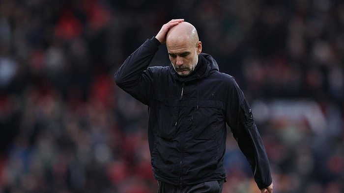 MANCHESTER, ENGLAND - JANUARY 17: Josep Pep Guardiola, head coach of Manchester City, looks dejected after the Premier League match between Manchester United and Manchester City at Old Trafford on January 17, 2026 in Manchester, England. (Photo by James Gill - Danehouse/Getty Images)
