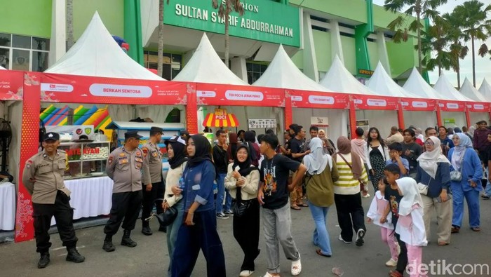 Produk UMKM laris manis di event Daihatsu Kumpul Sahabat Pontianak. (Ocsya Ade CP)