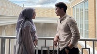 Mikhail Imaan mengunggah momen soal bertemu Ria Ricis. Pertemuan itu terjadi di rumah, di mana Mikha terlihat memakai polo panjang coklat muda, sementara, Ricis mengenakan kemeja abu-abu. (Foto: dok Instagram mikha)