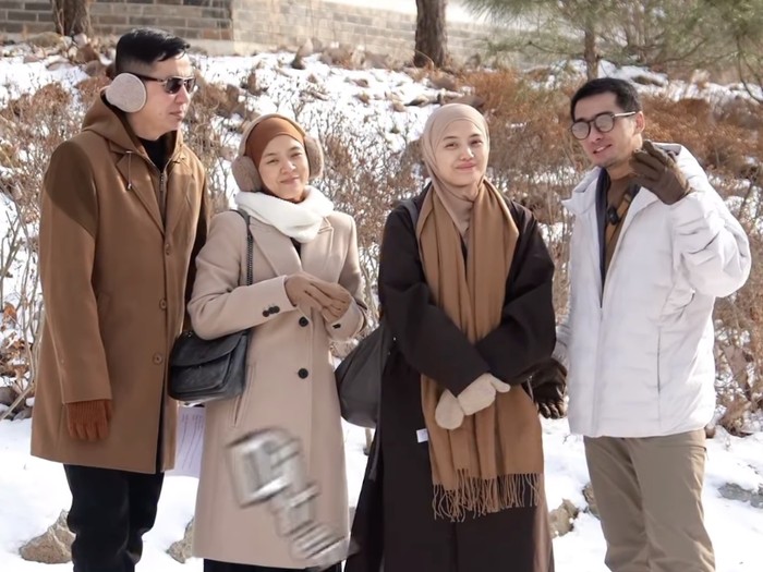 Ricky Harun dan Herfiza liburan di Korea Selatan.