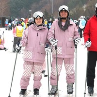 Ricky dan Herfiza diketahui telah memiliki empat orang anak. Tapi baru-baru ini, keduanya terlihat menikmati waktu berdua untuk liburan di Korea Selatan. Foto: Instagram @rickyharun