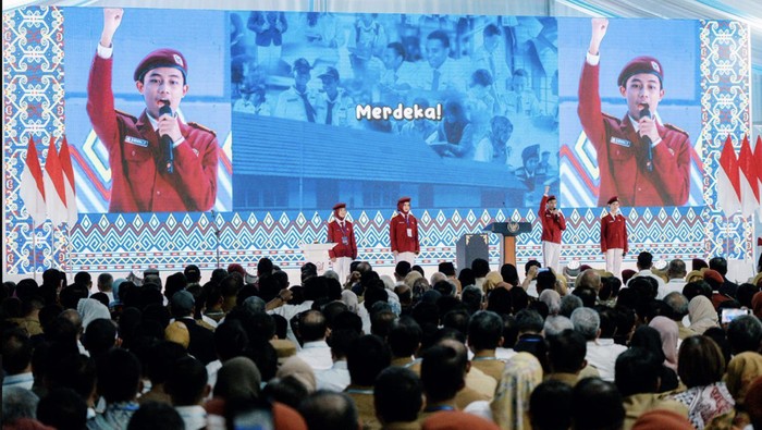 Anak Driver Ojol Dapat Beasiswa ke LN Usai Pidato Bahasa Inggris Depan Prabowo