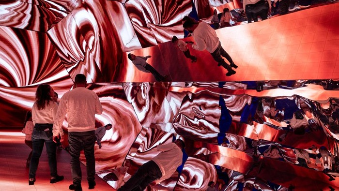 Visitors explore the “Bubble Planet” exhibition at Arena Berlin in Berlin, Germany, January 15, 2026. The experience features a series of themed rooms engaging all five senses, including virtual reality, optical illusions and ball pits, and runs through March 29, 2026. REUTERS/ Nadja Wohlleben